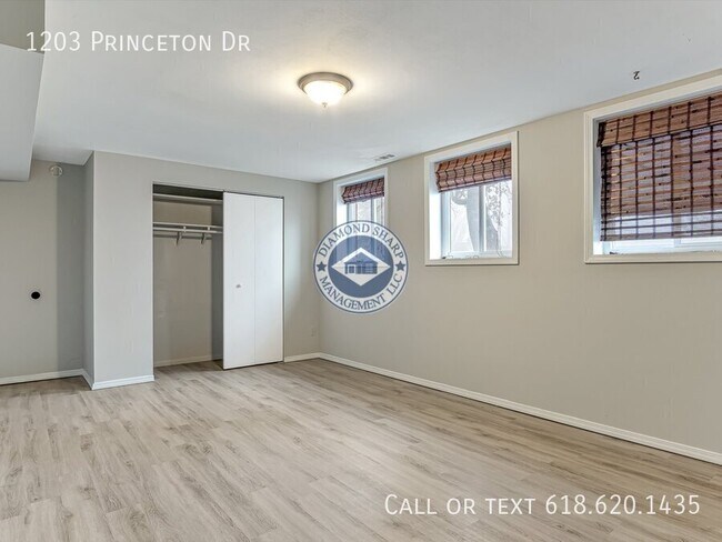 Building Photo - 1203 Princeton Dr