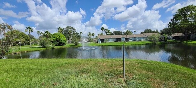 Building Photo - Condo in Chelsea Square, Kissimmee