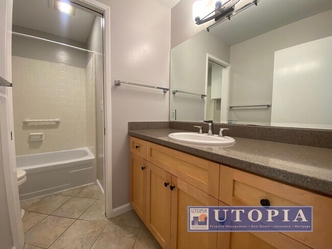 Building Photo - Ocean Views: 2Bd/2Ba + Office - Sunny, Top Floor Condo, Deck, Pool & Hot Tub