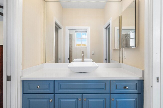 Building Photo - 3381 Lago De Talavera