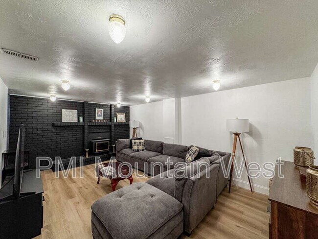 Building Photo - 714 W 850 S