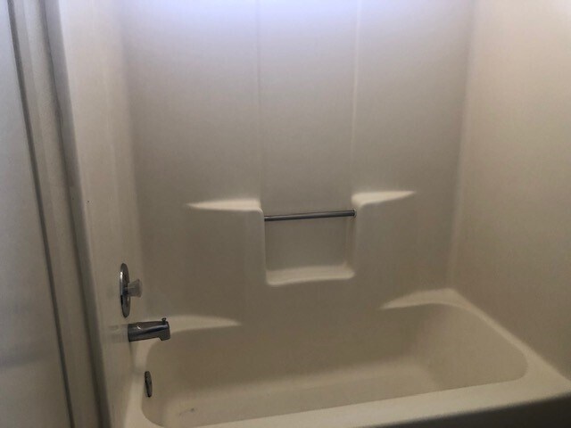 Bathtub - 1618 Grismer Ave