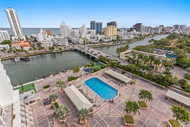 Building Photo - 4101 Pine Tree Dr