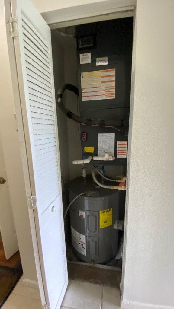 Building Photo - 2060 Greenview Shores Blvd