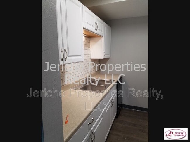 Building Photo - 1855 Independence St