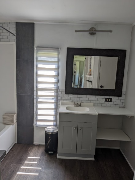 Building Photo - 101 W Skyway Dr