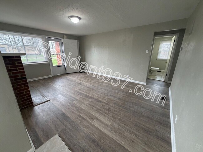 Building Photo - 2 Bedroom 1 Bath home with fenced in backyard