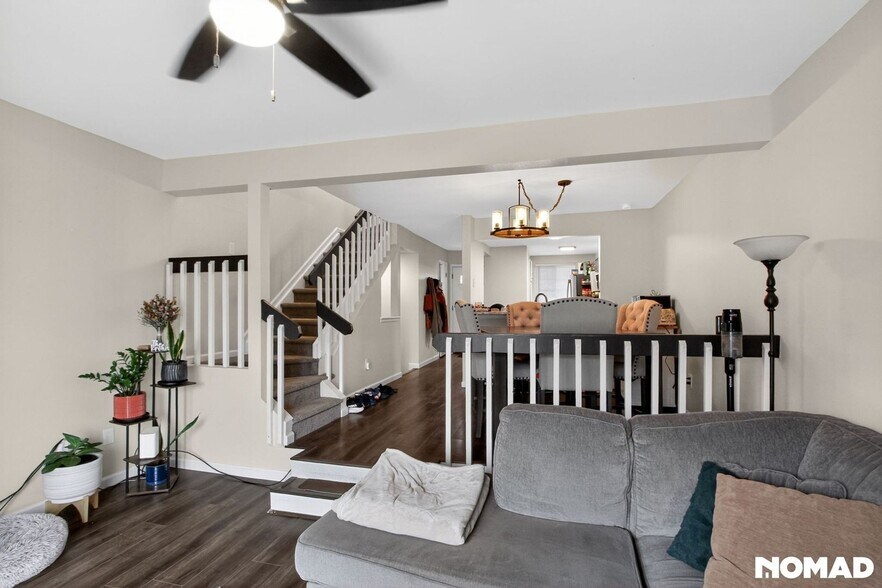 Building Photo - 4239 S Mobile Cir