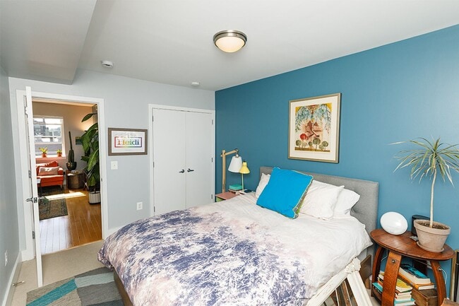 Building Photo - CoHi - Spacious One Bed Condo
