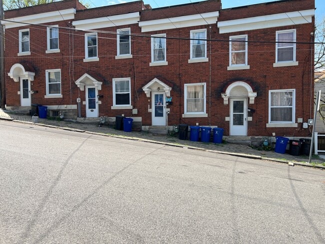 Building Photo - Modern 2-Bedroom with Central Air, In-Unit Laundry & Pet Friendly Living