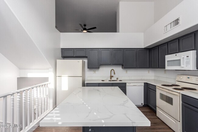 Building Photo - 738 S Beck Ave