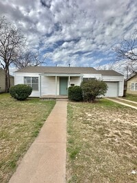 Building Photo - COMING FEBRUARY 2026 - Centrally Located 2-Bedroom Home!