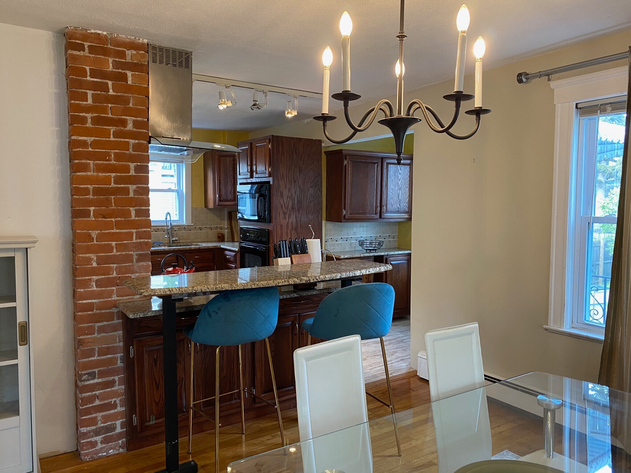 Building Photo - 40 Bellvale St
