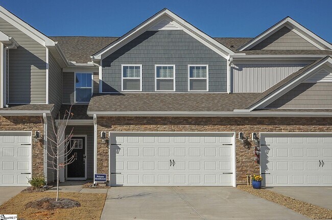 Primary Photo - 204 Reynard Trl