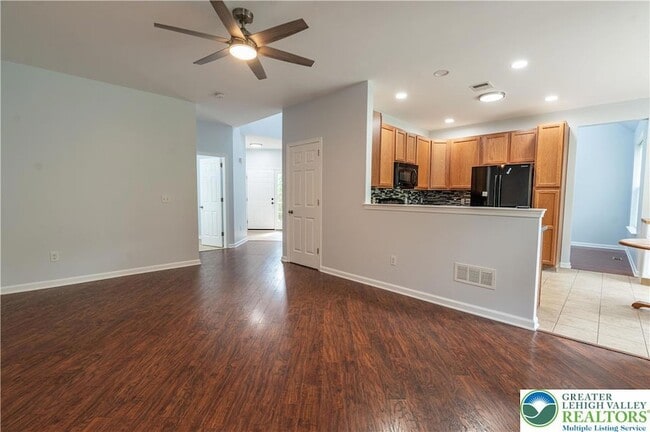 Building Photo - 835 Spring White Dr