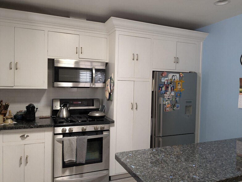 Building Photo - 413 Avenue D