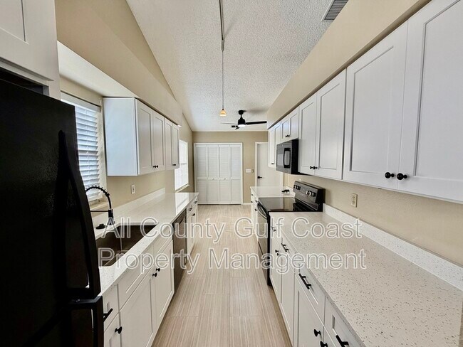 Building Photo - 4935 82nd Pl E