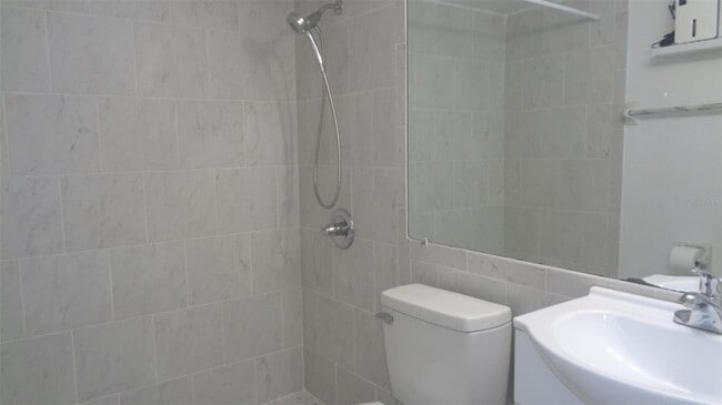 Building Photo - 2 Bedroom 2 Bath