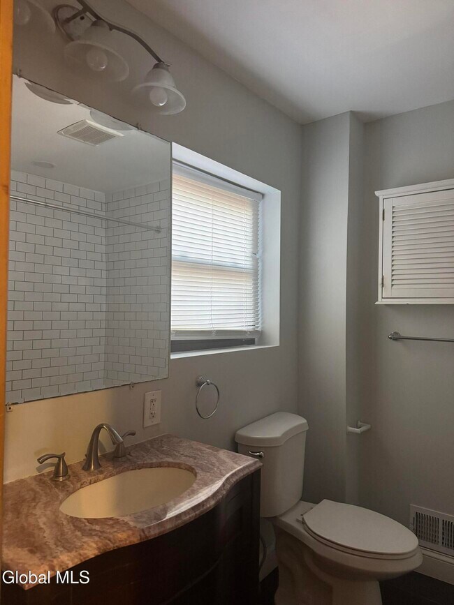 Building Photo - 610 23rd St