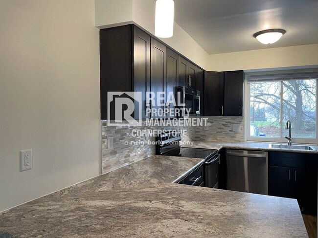 Building Photo - Modern Comfort Meets Peaceful Living