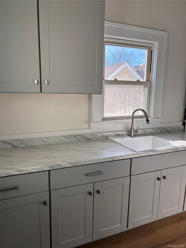 Building Photo - 166 Lake Ave