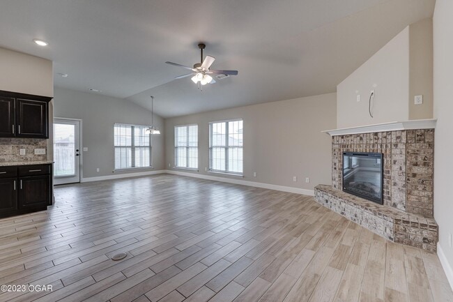 Building Photo - 2030 Mardale Cir