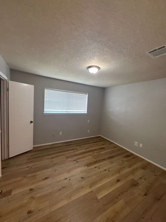 Building Photo - 22602 Fincastle Dr