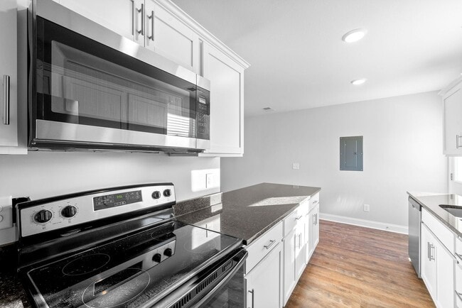 Building Photo - 919 Martin St
