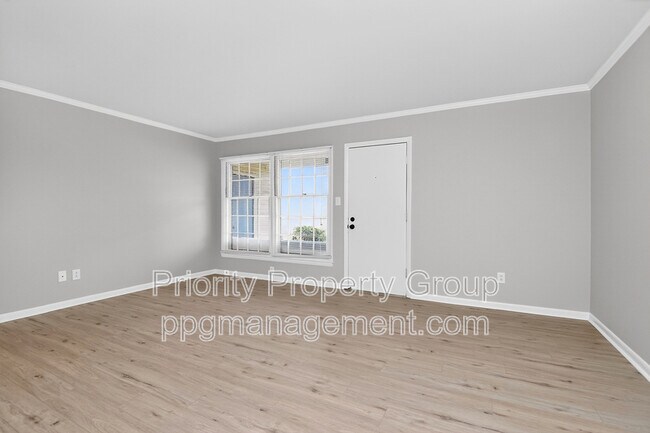 Building Photo - 4601 Coronado Dr