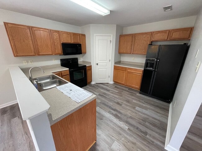 Building Photo - Loudon 3-bedroom 2-bathroom home with open layout on corner lot available 11/15