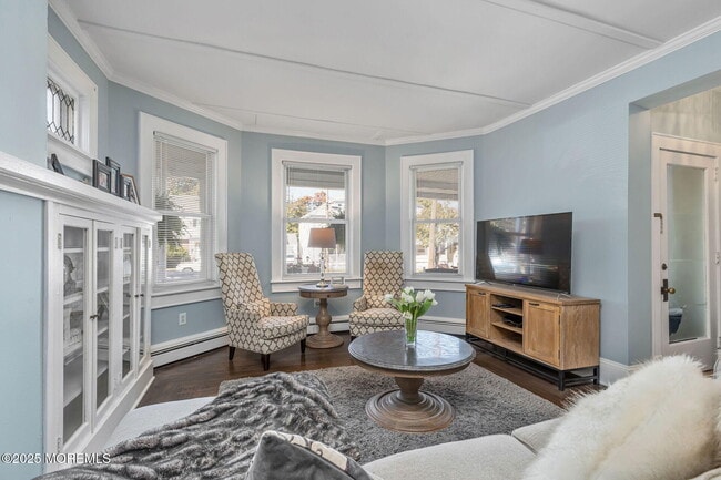 Building Photo - 353 Main St