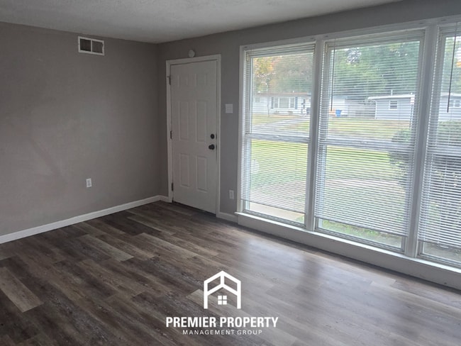 Building Photo - 8 St Celeste Dr