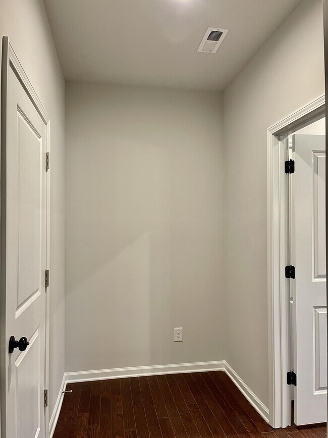 Building Photo - 5899 Wheeler Ridge Rd