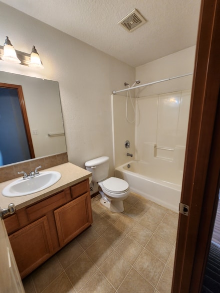 Building Photo - 1127 SE Rollins Ave