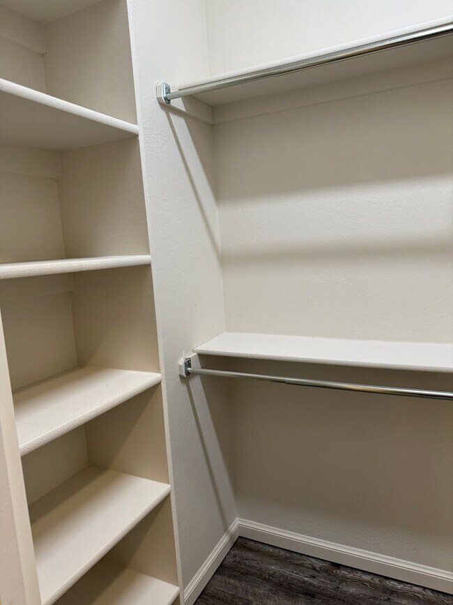 Building Photo - 3 Bed 2 bath with an office in The Enclave