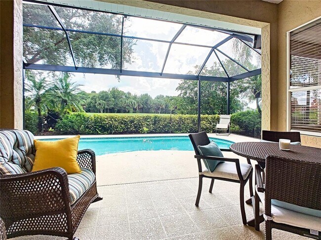 Building Photo - 539 Fallbrook Dr