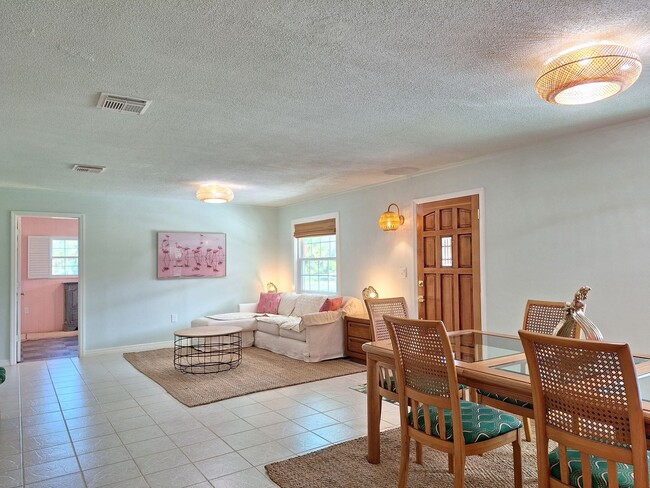 Building Photo - NEW SMYRNA BEACH MONTHLY RENTAL - POOL HOM...