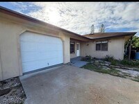 Building Photo - 8736 SE Algozzini Pl