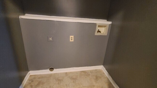 Building Photo - 2 Bedroom 1 Bath Home- Midtown Columbus