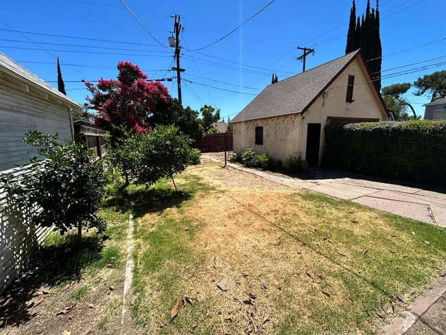 Building Photo - 4 Bedroom/2 Bath Modesto Ca