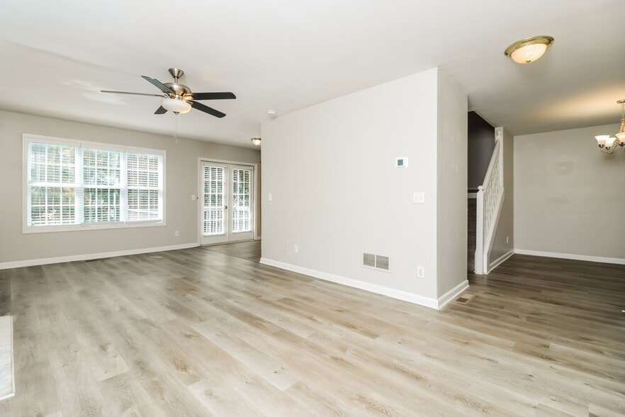Building Photo - 9490 Pebble Creek Ct