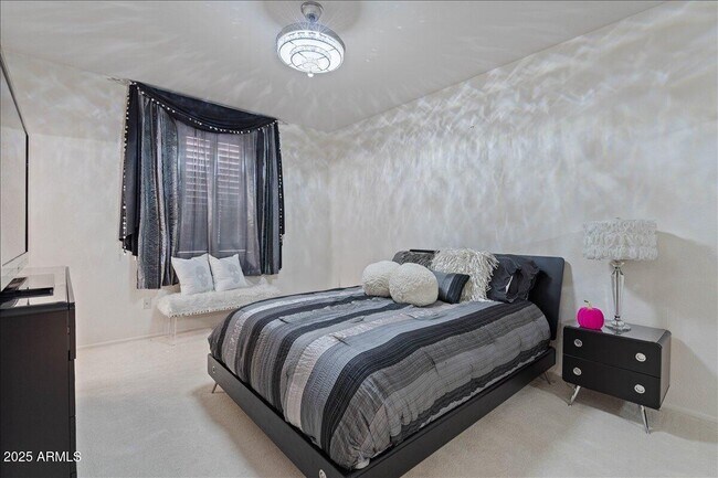 Building Photo - 15130 W Waterford Dr