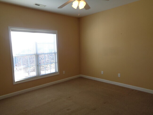 Building Photo - Clemmons-Lovely Patio Home with Sunroom