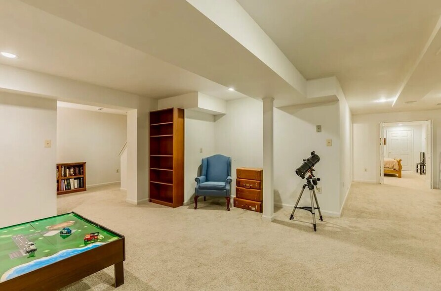 Building Photo - 15509 Barrington Pl