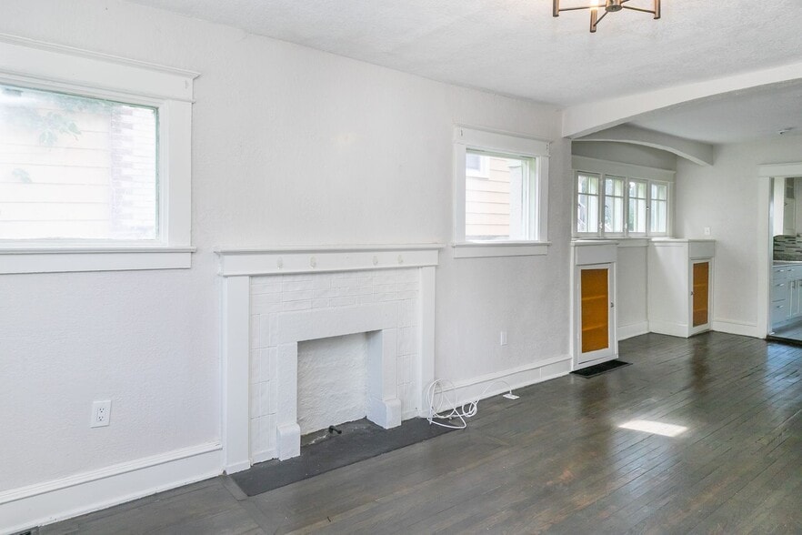 Building Photo - 2024 E 48th Terrace