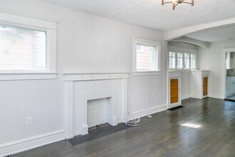 Building Photo - 2024 E 48th Terrace