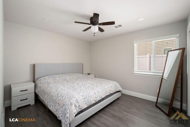 Building Photo - Luxury Living in Windermere Seven Oaks: Modern 5 Bed, 3 Bath Home with Pool, Solar, and Gated Nei...