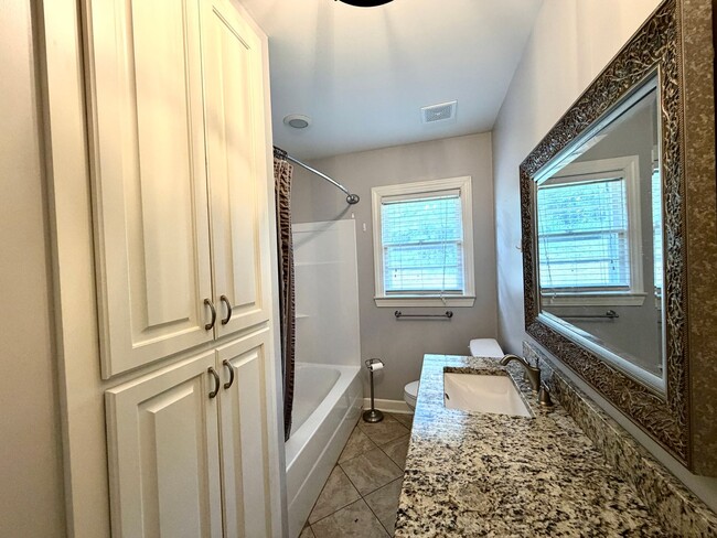 Building Photo - Sharon Hills Neighborhood