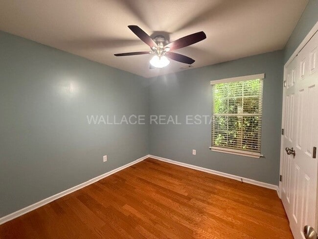Building Photo - AWESOME 3 BEDROOM IN SOKNO IN COLONIAL EST...