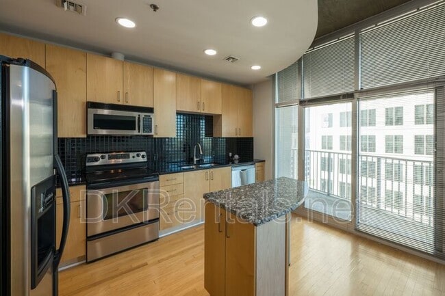 Building Photo - 943 Peachtree St NE